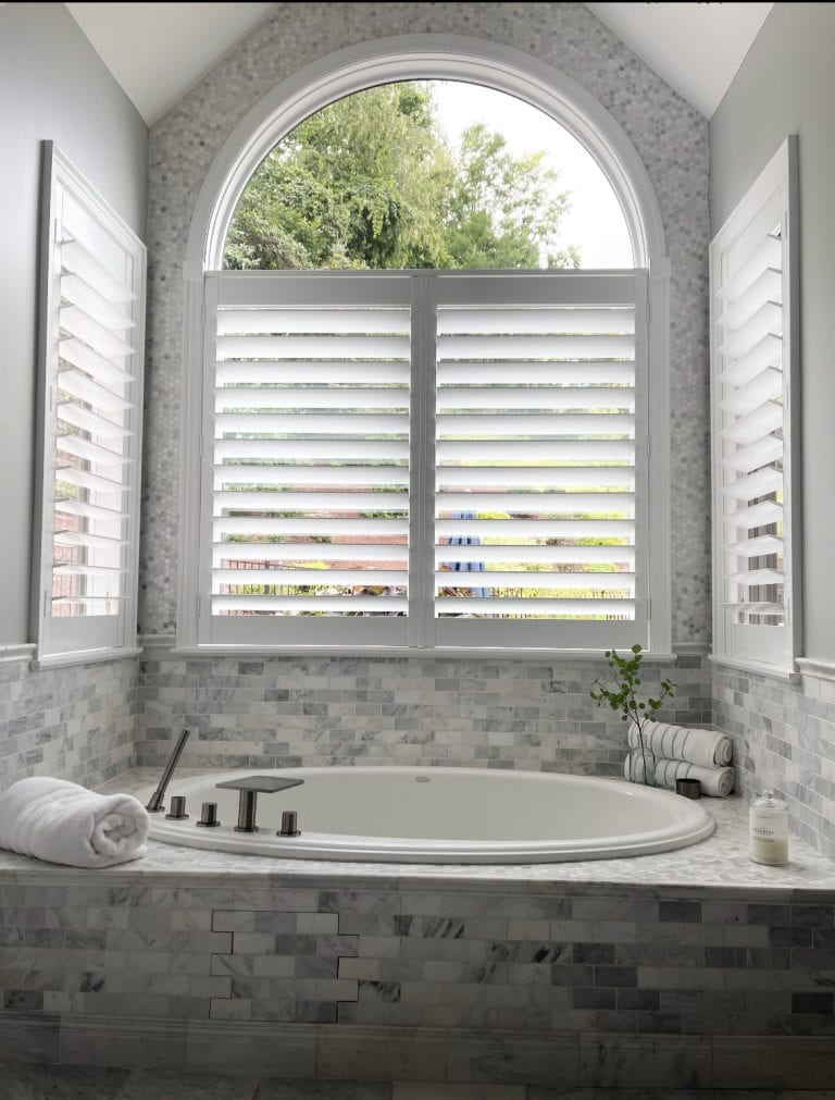 Painted bathroom shutters with Clearview, 3.5 louvers, and no divider rails