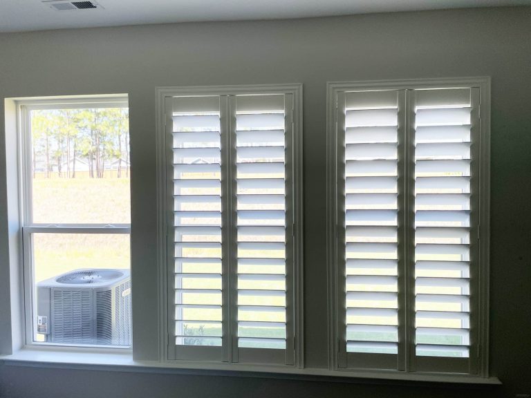Painted Shutters with Z Frames, Clearview, 4.5 Louvers, No Divider Rails