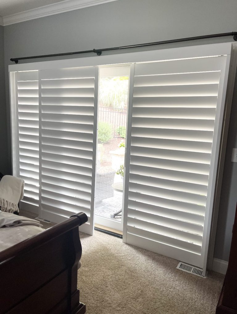 Painted Sliding Door Shutters with Clearview 3.5 Louvers and No Divider Rails